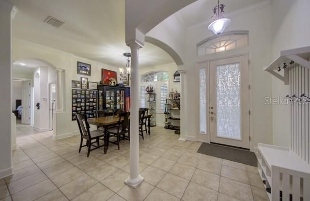 Foyer/Dining