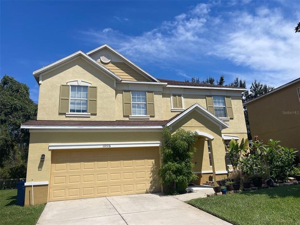 Recently Sold: $450,000 (4 beds, 2 baths, 2912 Square Feet)