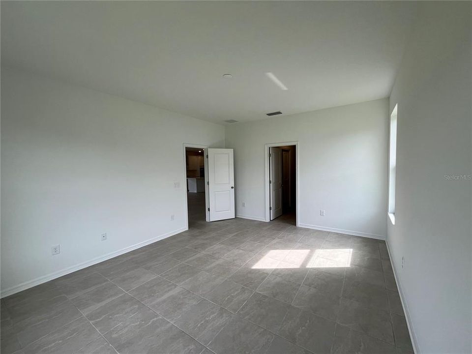 Active With Contract: $369,900 (2 beds, 2 baths, 1976 Square Feet)