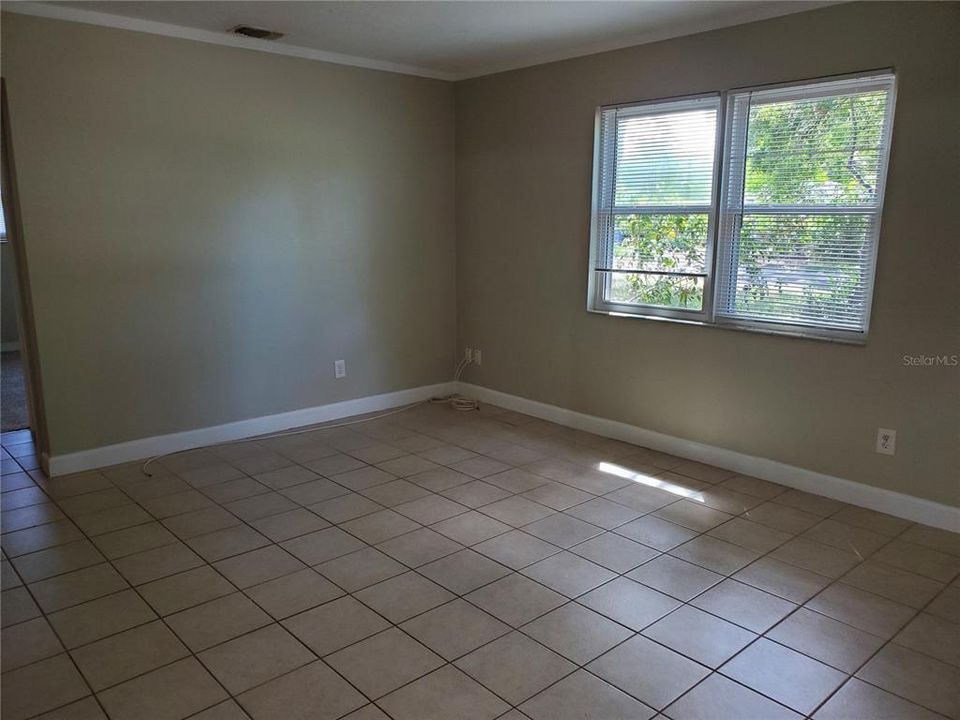 Active With Contract: $2,200 (2 beds, 1 baths, 1083 Square Feet)