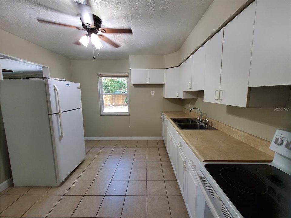 Active With Contract: $2,200 (2 beds, 1 baths, 1083 Square Feet)