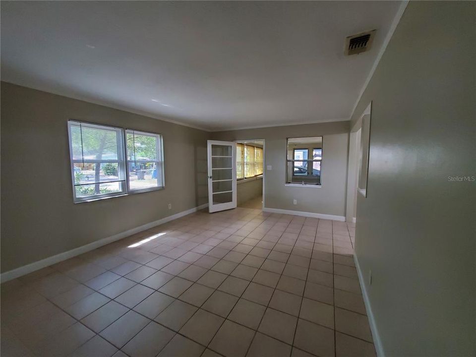 Active With Contract: $2,200 (2 beds, 1 baths, 1083 Square Feet)