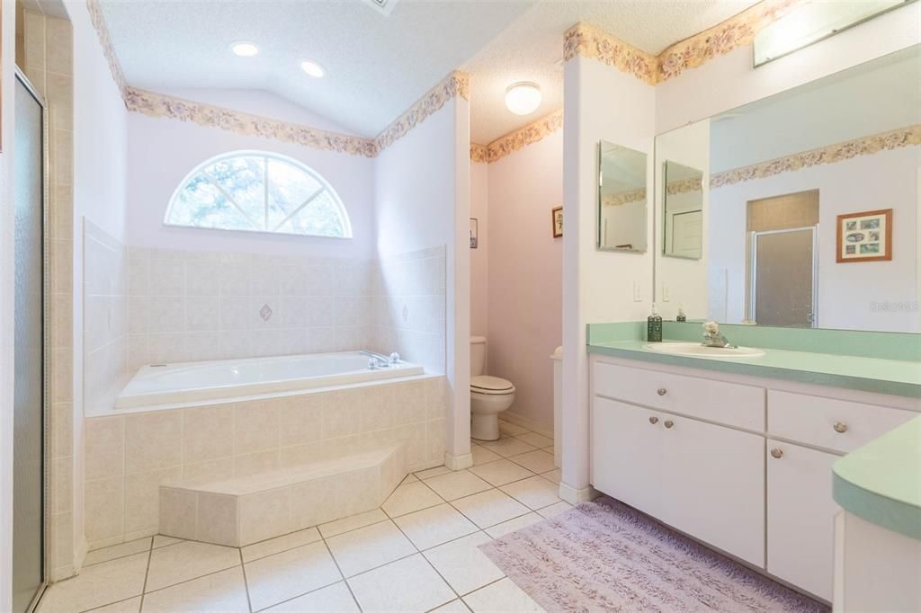 最近售出: $749,900 (4 贝兹, 3 浴室, 2169 平方英尺)