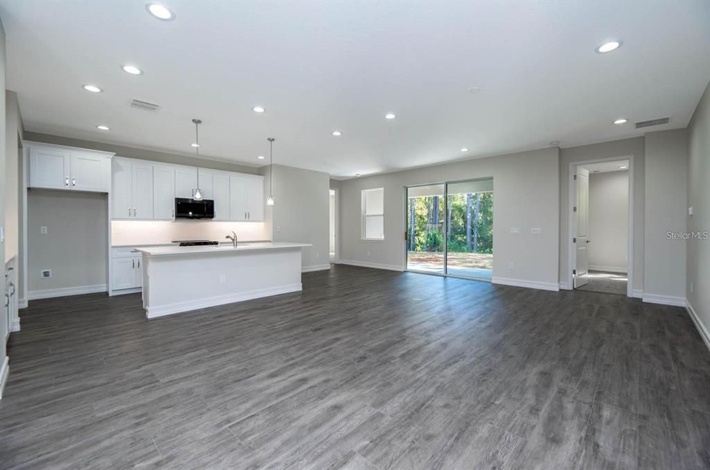 Active With Contract: $475,000 (4 beds, 3 baths, 2412 Square Feet)