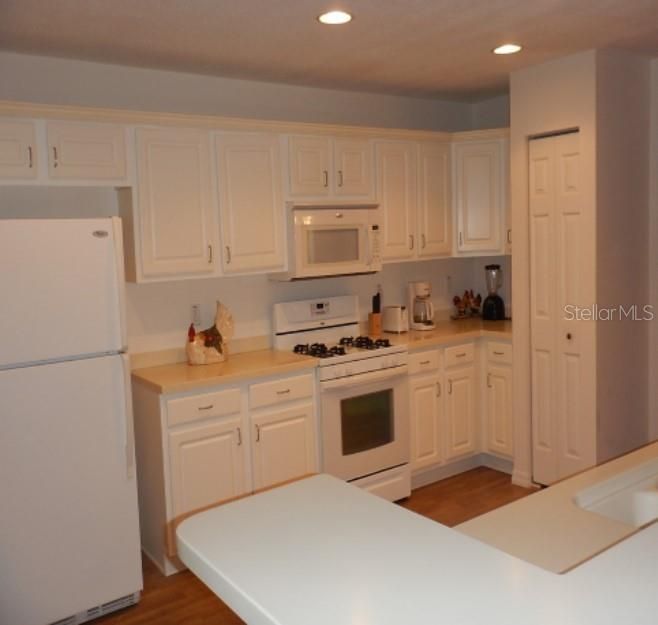 Recently Rented: $2,700 (2 beds, 2 baths, 1746 Square Feet)