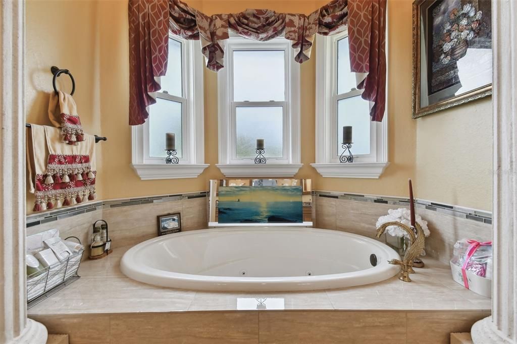 Недавно продано: $1,050,000 (5 спален, 5 ванн, 5148 Квадратных фут)