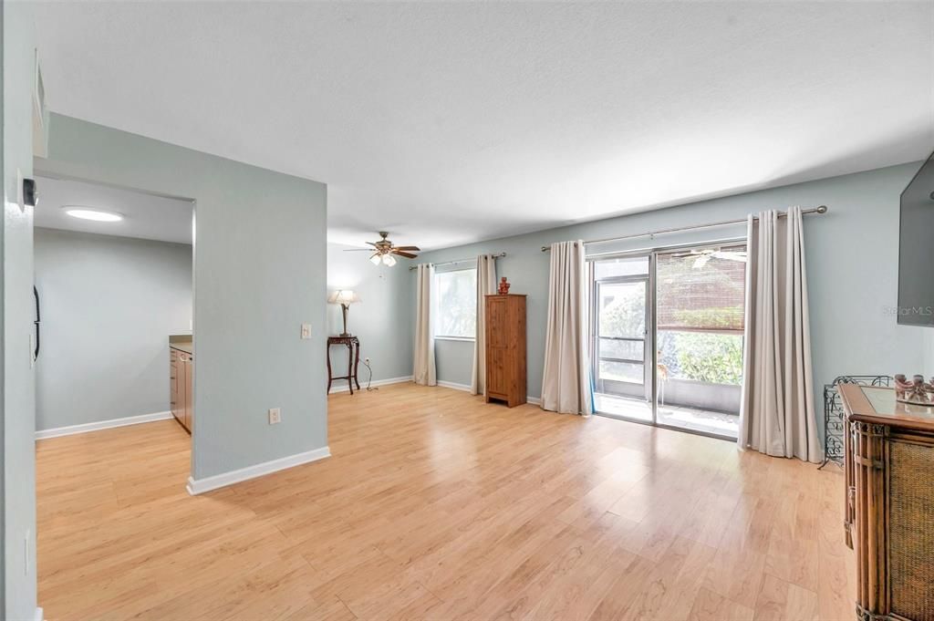 Active With Contract: $124,900 (1 beds, 1 baths, 590 Square Feet)