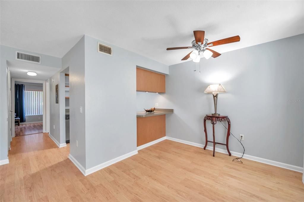 Active With Contract: $124,900 (1 beds, 1 baths, 590 Square Feet)