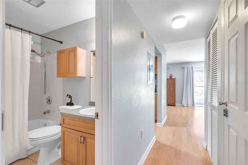 Active With Contract: $124,900 (1 beds, 1 baths, 590 Square Feet)
