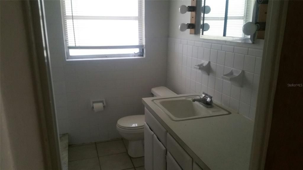 Recently Rented: $1,100 (2 beds, 1 baths, 1098 Square Feet)