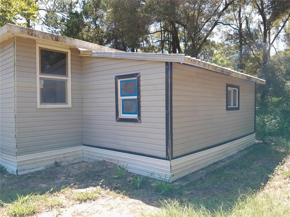 Recently Sold: $87,500 (3 beds, 2 baths, 1204 Square Feet)