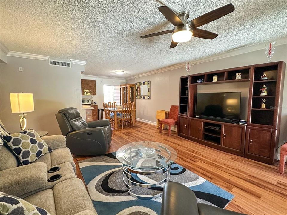 For Sale: $144,400 (2 beds, 2 baths, 1092 Square Feet)