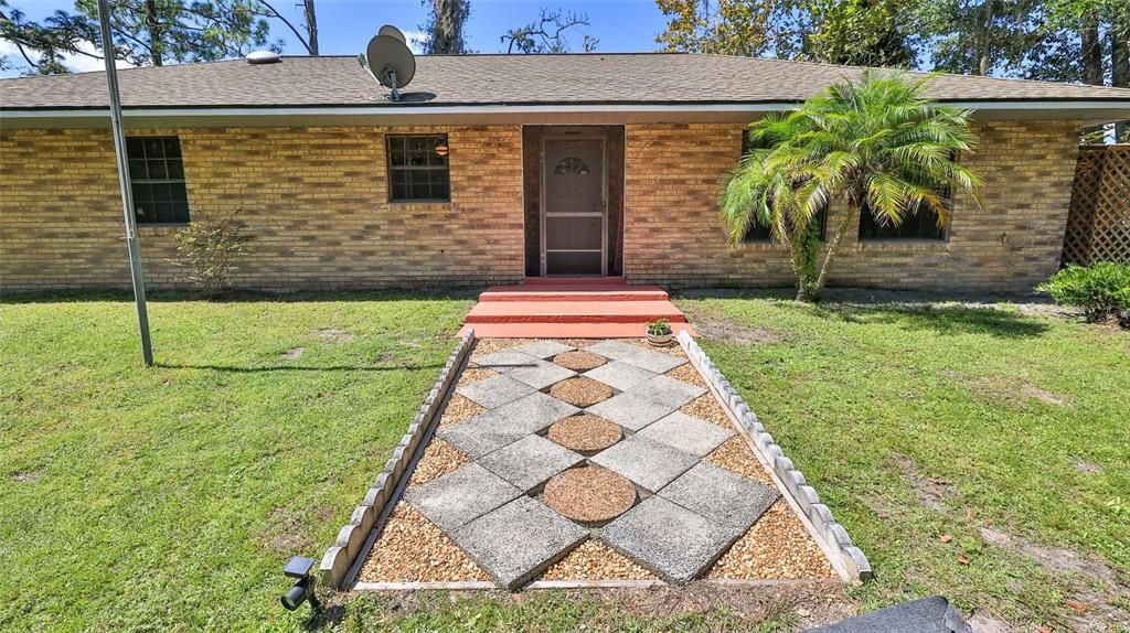 Vendido Recientemente: $400,000 (3 camas, 2 baños, 1686 Pies cuadrados)