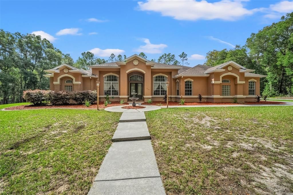 Recently Sold: $925,000 (4 beds, 3 baths, 3128 Square Feet)