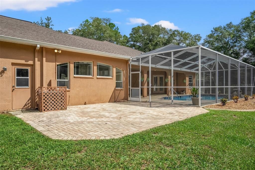 Recently Sold: $925,000 (4 beds, 3 baths, 3128 Square Feet)
