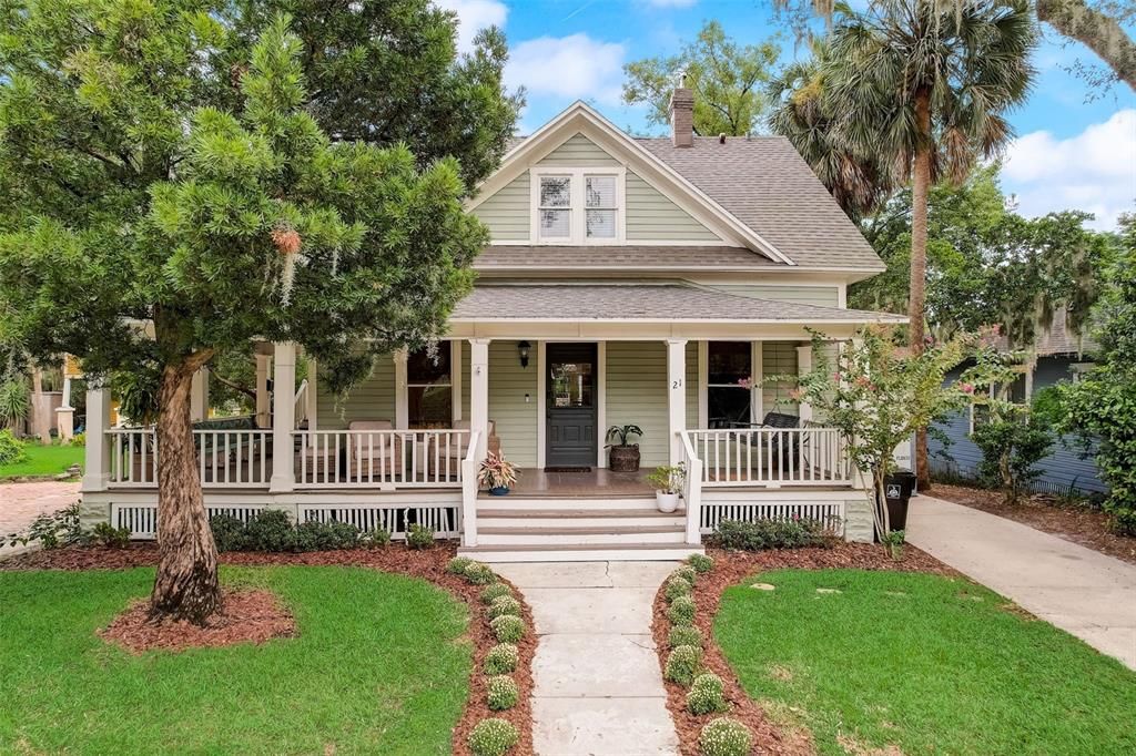 1915 bungalow nestled in the heart of Thornton Park.