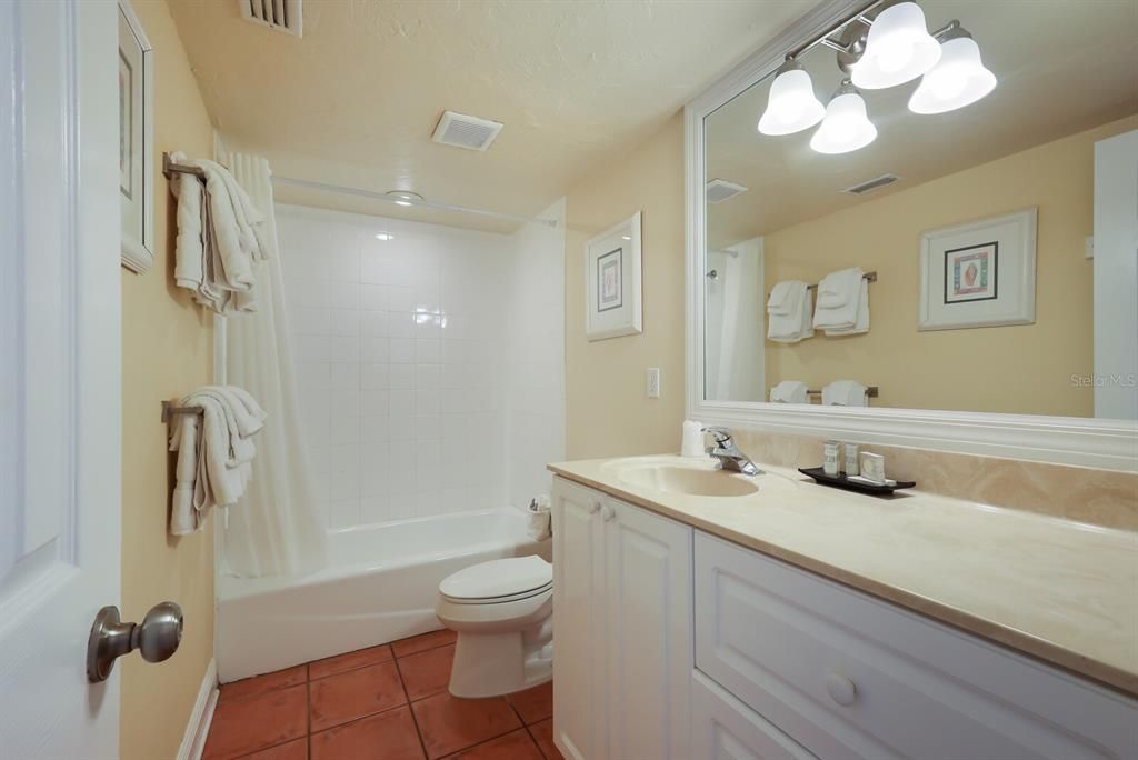 For Sale: $649,000 (2 beds, 1 baths, 675 Square Feet)