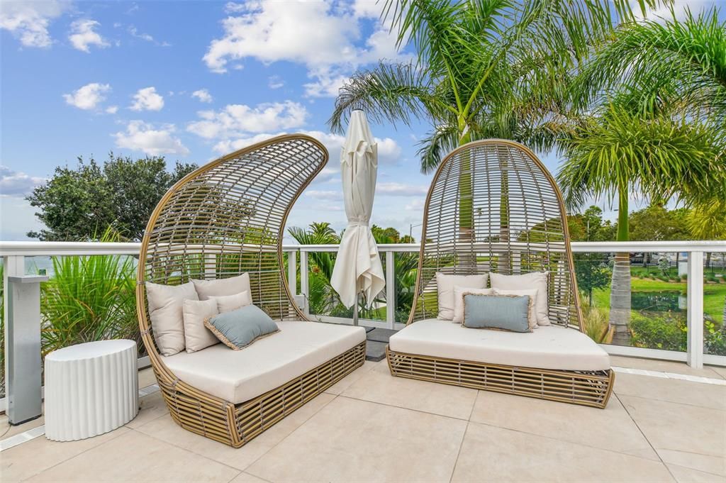 Recently Sold: $4,430,000 (3 beds, 4 baths, 3364 Square Feet)