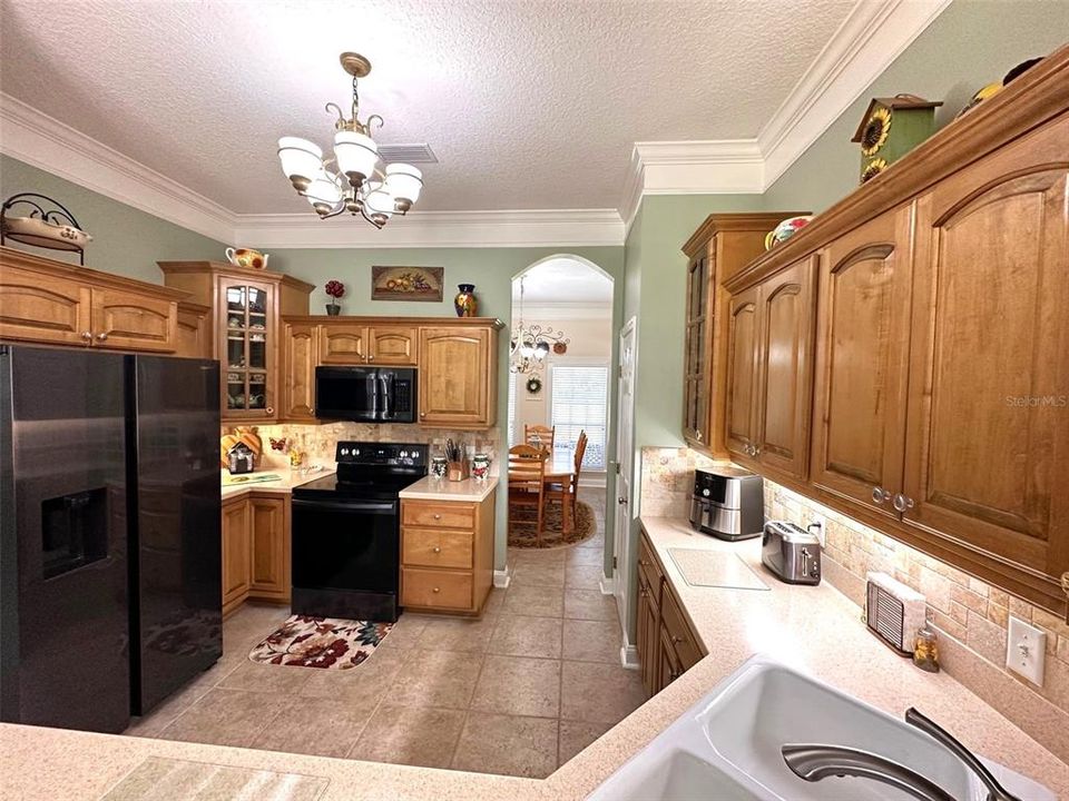 Newer appliances & a maple wood cabinets