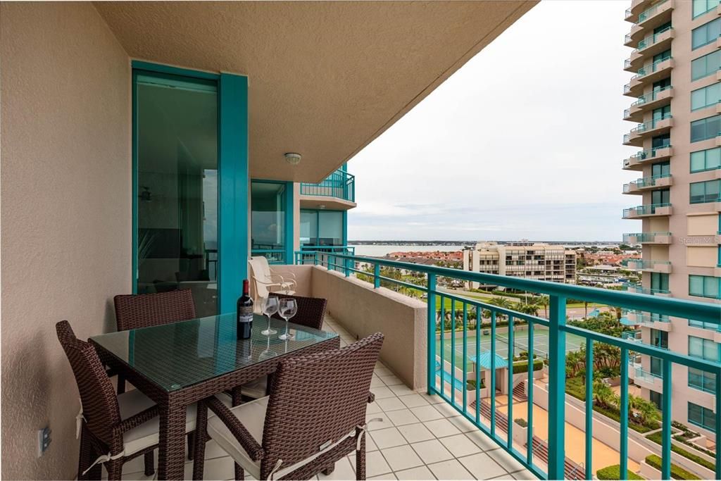 Recently Sold: $1,200,000 (2 beds, 2 baths, 1377 Square Feet)