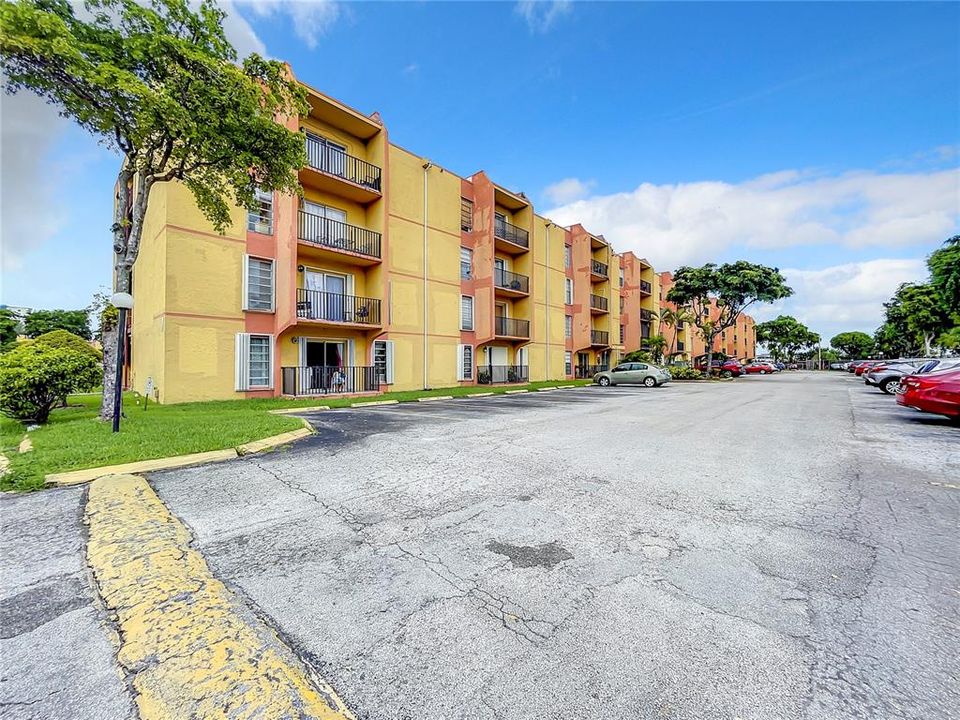 Vendido Recientemente: $243,000 (2 camas, 2 baños, 793 Pies cuadrados)