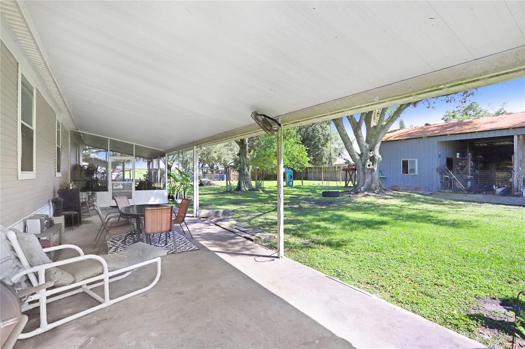 Active With Contract: $274,900 (3 beds, 2 baths, 2163 Square Feet)
