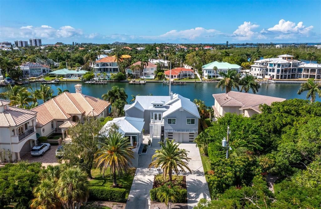Recently Sold: $7,000,000 (5 beds, 4 baths, 3332 Square Feet)