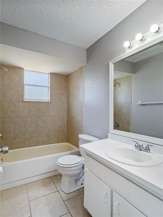 最近售出: $275,000 (3 贝兹, 2 浴室, 1296 平方英尺)