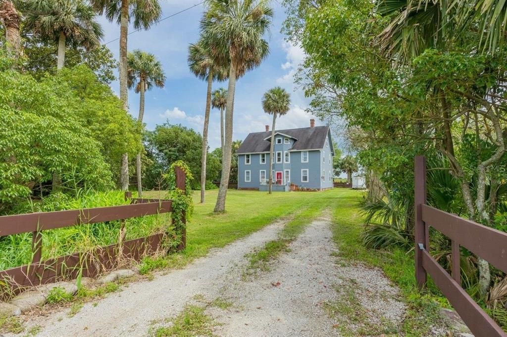 Recently Sold: $624,900 (4 beds, 2 baths, 3330 Square Feet)