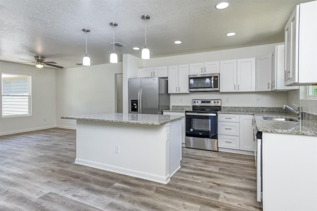 Recently Sold: $285,000 (3 beds, 2 baths, 1301 Square Feet)