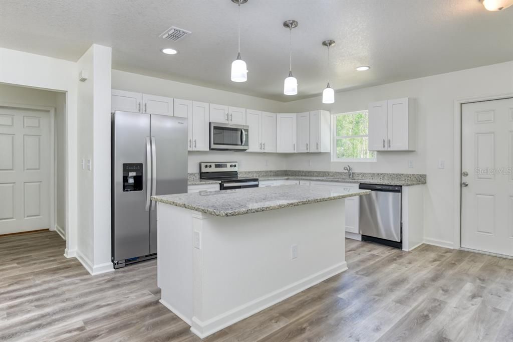 Recently Sold: $285,000 (3 beds, 2 baths, 1301 Square Feet)
