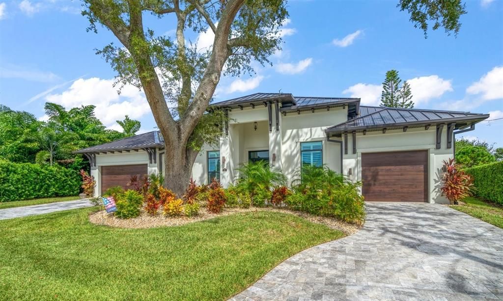 Recently Sold: $3,195,000 (4 beds, 4 baths, 4170 Square Feet)