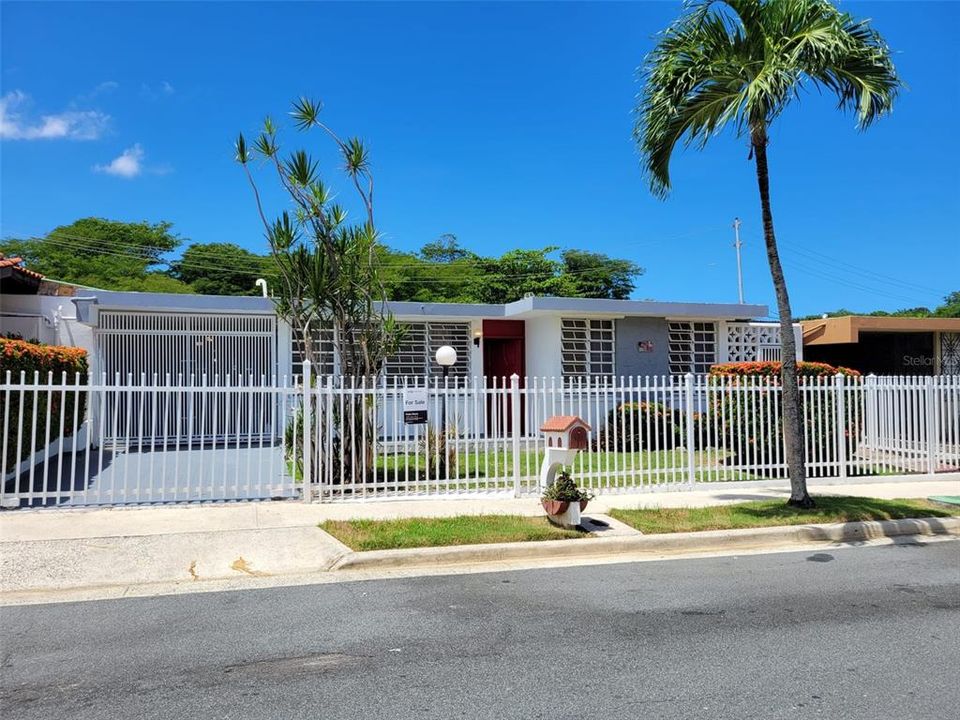 Recently Sold: $298,000 (3 beds, 2 baths, 1900 Square Feet)