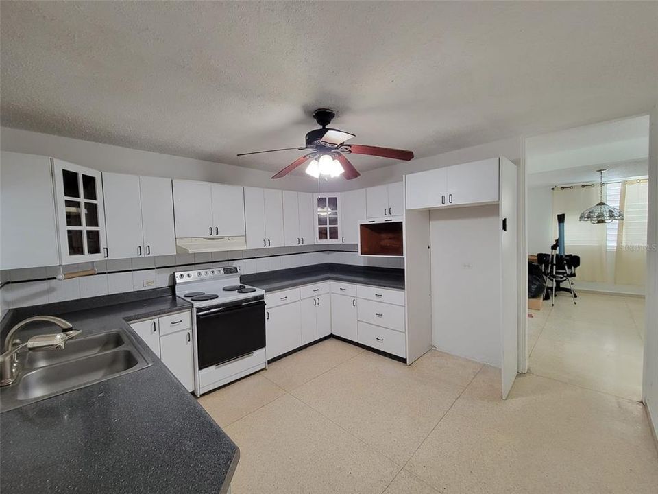 Recently Sold: $298,000 (3 beds, 2 baths, 1900 Square Feet)