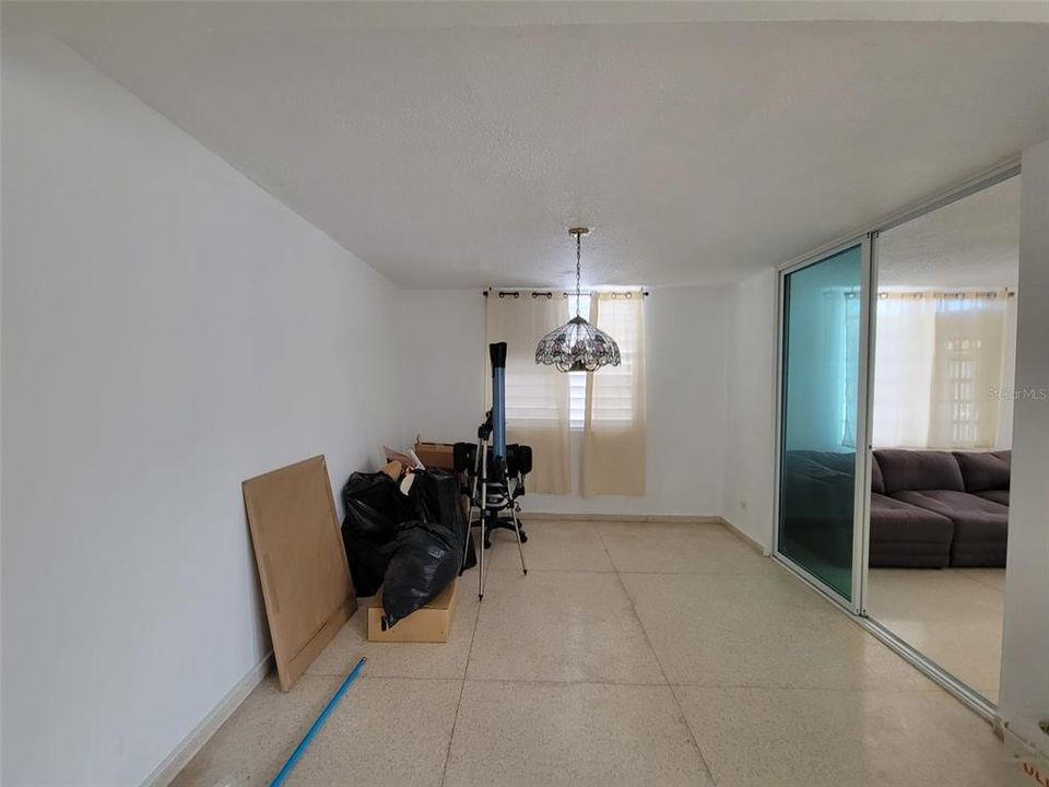 Vendido Recientemente: $298,000 (3 camas, 2 baños, 1900 Pies cuadrados)