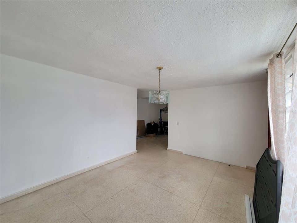 Recently Sold: $298,000 (3 beds, 2 baths, 1900 Square Feet)