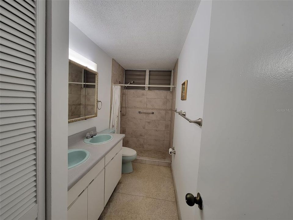 Vendido Recientemente: $298,000 (3 camas, 2 baños, 1900 Pies cuadrados)