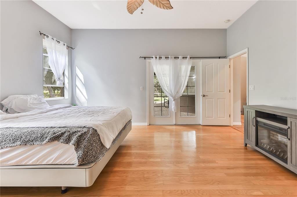 Master bedroom door to lanai