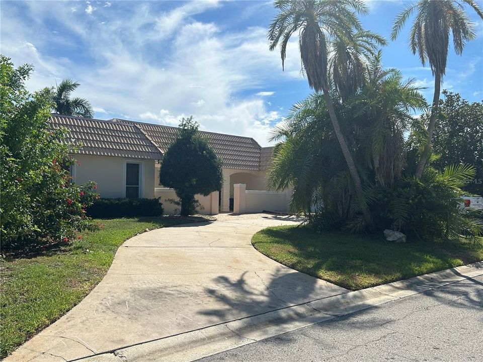 Recently Sold: $1,350,000 (3 beds, 2 baths, 1933 Square Feet)