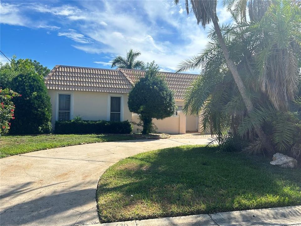 Recently Sold: $1,350,000 (3 beds, 2 baths, 1933 Square Feet)