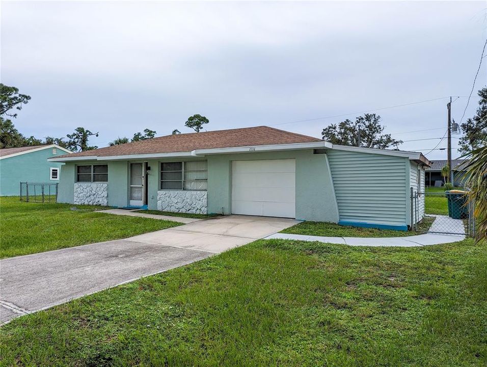 Recently Sold: $199,900 (2 beds, 2 baths, 884 Square Feet)