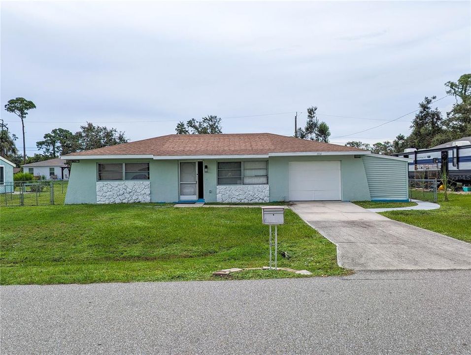 Recently Sold: $199,900 (2 beds, 2 baths, 884 Square Feet)