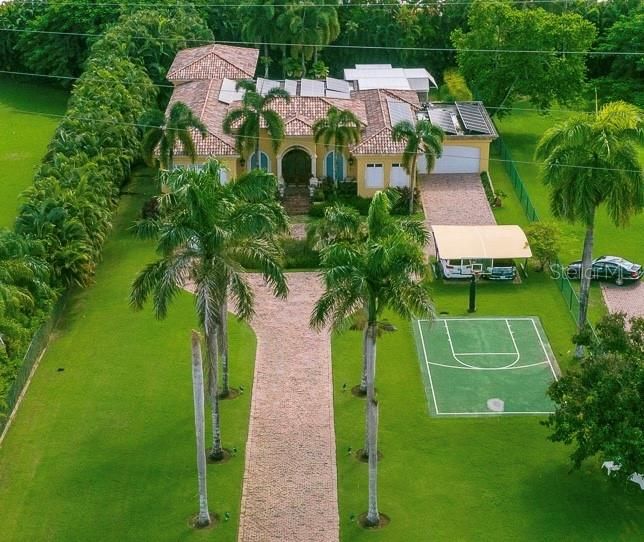 Vendido Recientemente: $1,750,000 (4 camas, 4 baños, 3800 Pies cuadrados)