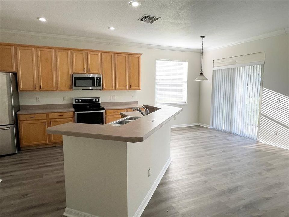 Active With Contract: $385,000 (4 beds, 2 baths, 2333 Square Feet)