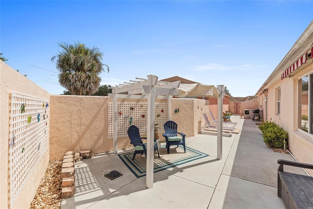 Recently Sold: $346,000 (2 beds, 2 baths, 1102 Square Feet)