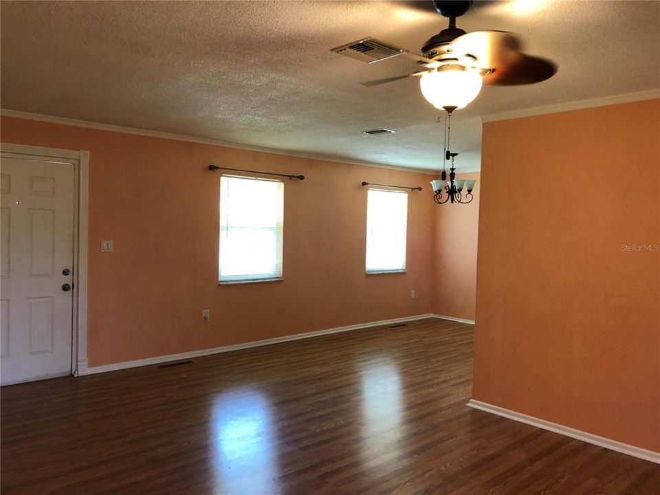 Recently Rented: $1,750 (2 beds, 1 baths, 1137 Square Feet)
