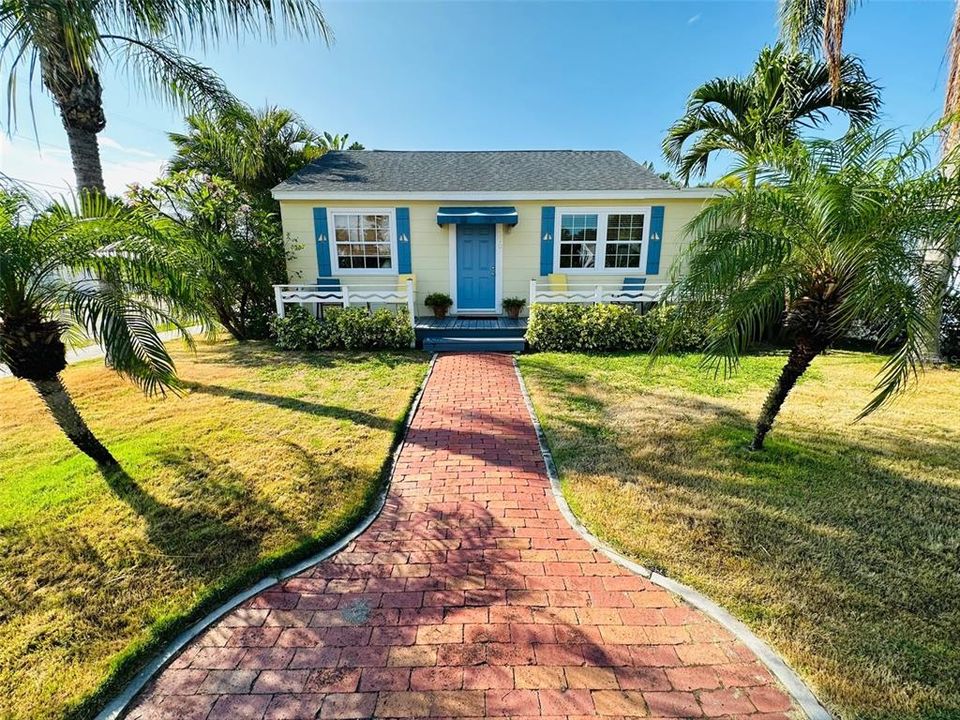 Recently Sold: $695,000 (4 beds, 3 baths, 1464 Square Feet)