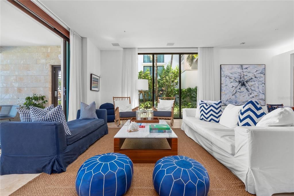 Recently Sold: $10,995,000 (3 beds, 3 baths, 3016.19 Square Feet)