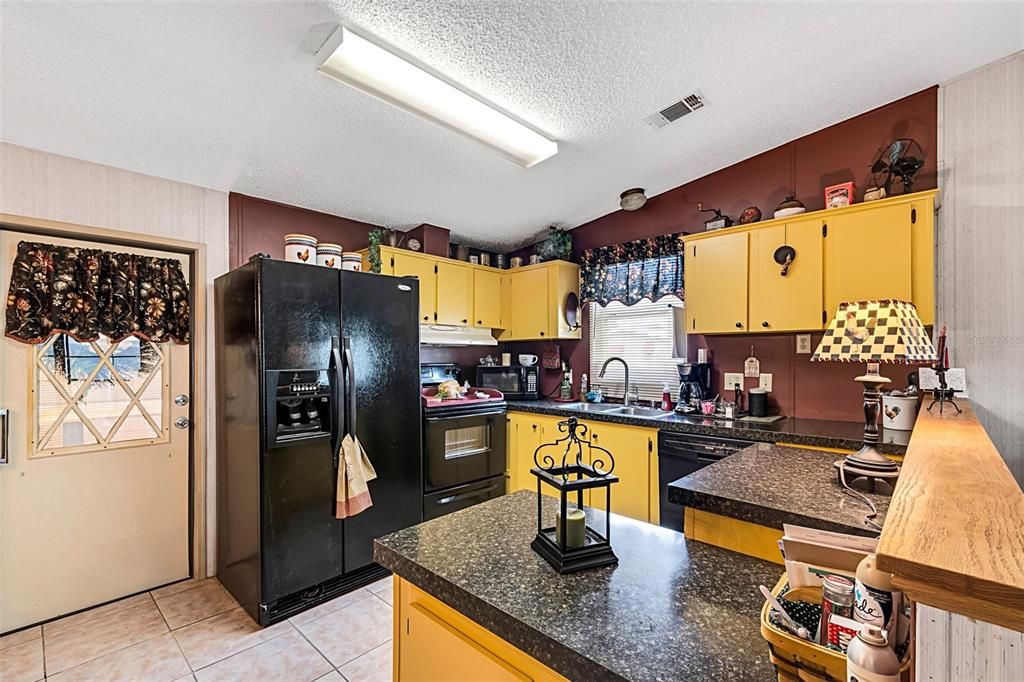 For Sale: $145,000 (2 beds, 2 baths, 1012 Square Feet)