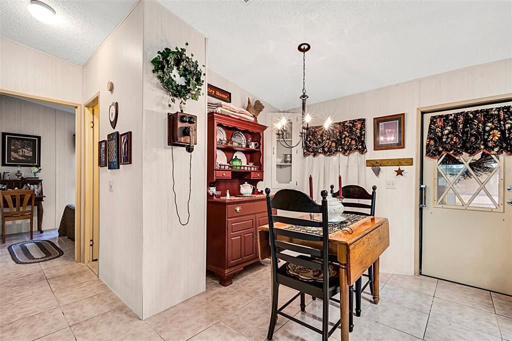 For Sale: $145,000 (2 beds, 2 baths, 1012 Square Feet)